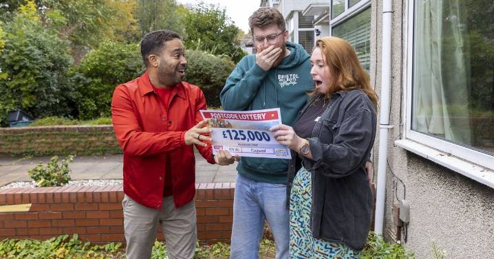 Kingswood man forgot to cancel lottery ticket and won £125,000