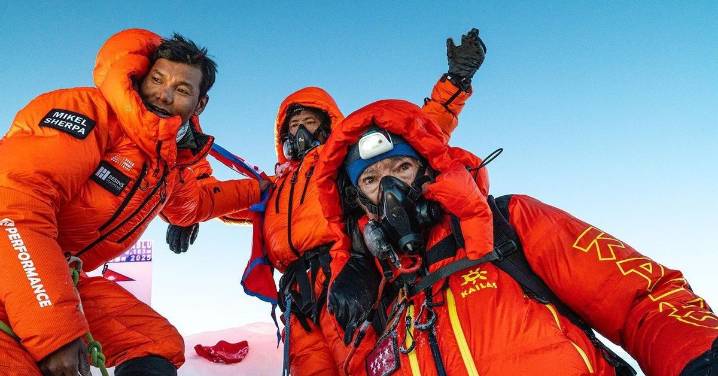 Carlos Soria, un héroe de altura, toca la cima del Manaslu