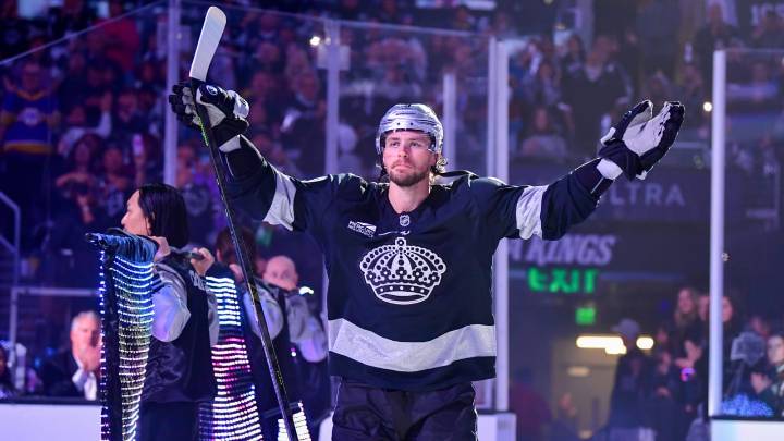 Kings surprise fans with alternate jersey reveal