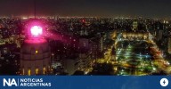Un reconocido faro se ilumina de rosa