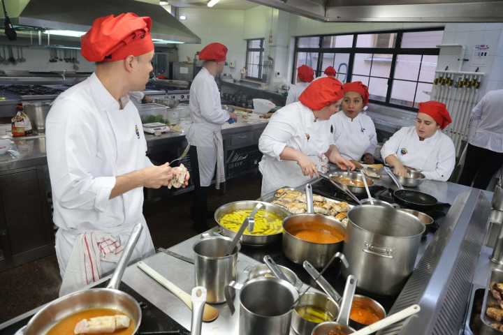 Cinco platos «por la paz»: así es el menú que aúna comida palestina y judía en Gijón