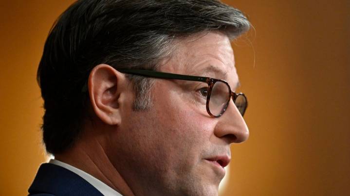 Lawmakers dig in their heels as government shutdown enters its second week