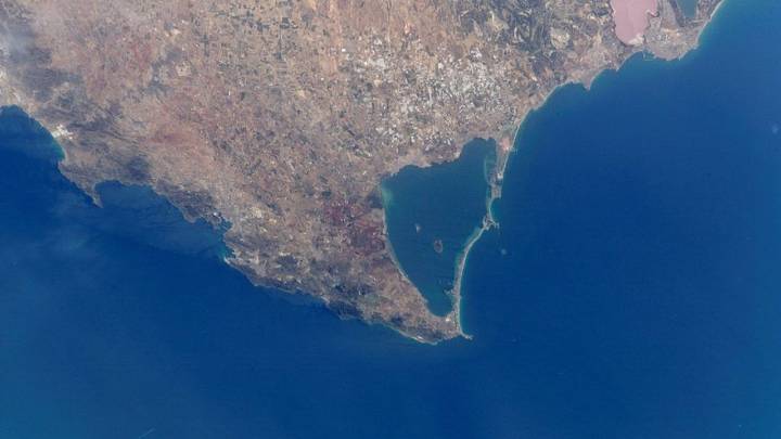Preocupa la evolución de la clorofila tras la entrada de agua dulce en el Mar Menor