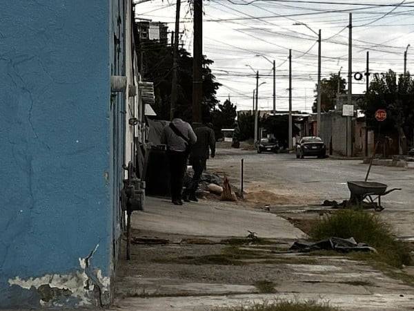 Cae albañil borracho en alberca y muere ahogado