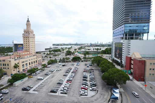 Demanda impugna planes para donar valioso terreno en Miami para biblioteca presidencial de Trump