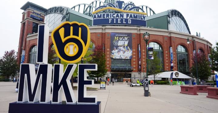 Cubs vs. Brewers NLDS Game 5 live discussion threads