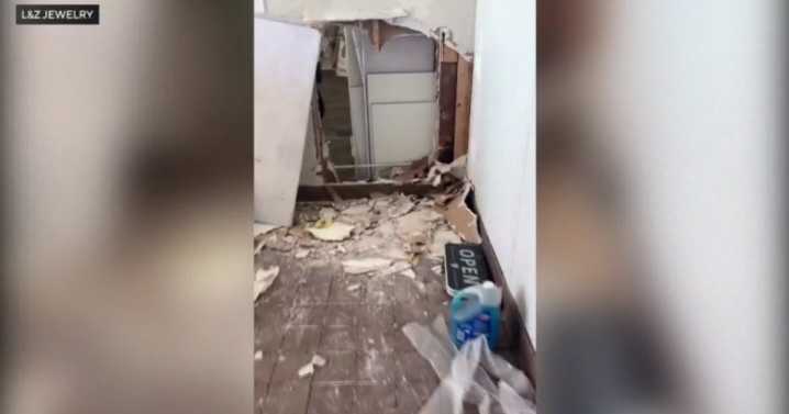 Burglars steal jewelry and cash after tunneling through wall of Arcadia jewelry store, police say