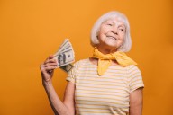 Una mujer gana $200,000 en la lotería con un boleto de la tienda en la que trabaja