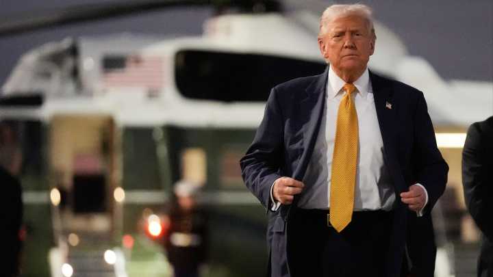 Trump afirma que le "encantaría" optar a un tercer mandato en 2028, pero apoya el tándem Vance