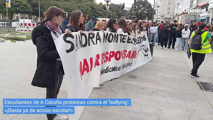 Estudiantes de A Coruña protestan contra el bullying: «¡Basta ya de acoso escolar!»