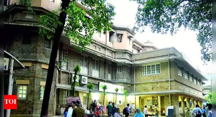 Mumbai shocker: KEM doctor stabbed by hospital staffer’s kin over ‘affair’; 2 arrested