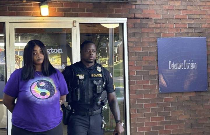 Mother admits to leaving, beating child at Cash Savers store