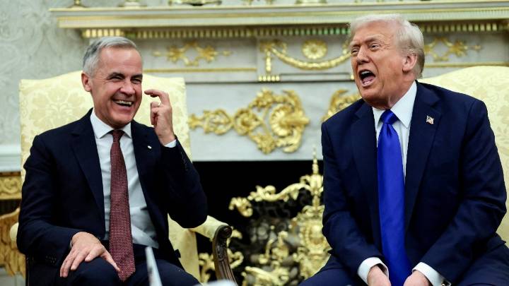 I didn't call you governor: Hot mic catches Trump trolling ex