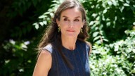 Letizia Ortiz apuesta por el vestido rojo que todas las mujeres de 40+ querrán usar este otoño