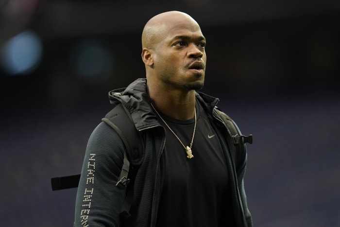 Adrian Peterson was asleep in car, failed sobriety tests before arrest on DWI, gun charges in Sugar Land