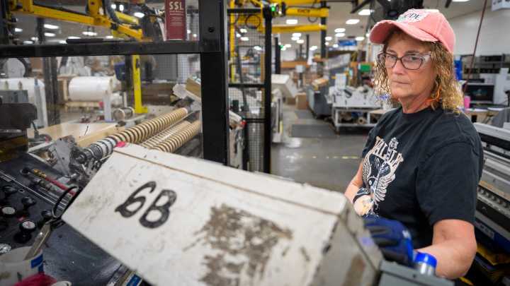 Iowa manufacturing losing jobs, but workforce is long