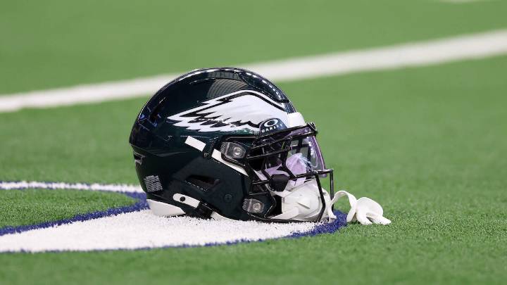 Eagles Legend Ends Retirement, Rejoins Team