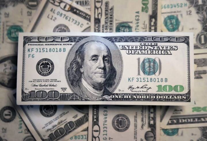 El dólar continúa su sendero a la baja: cayó $35 y se despegó de los $1.500