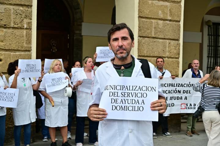 La plantilla de Ayuda a Domicilio mantendrá las movilizaciones hasta que el Ayuntamiento municipalice el servicio