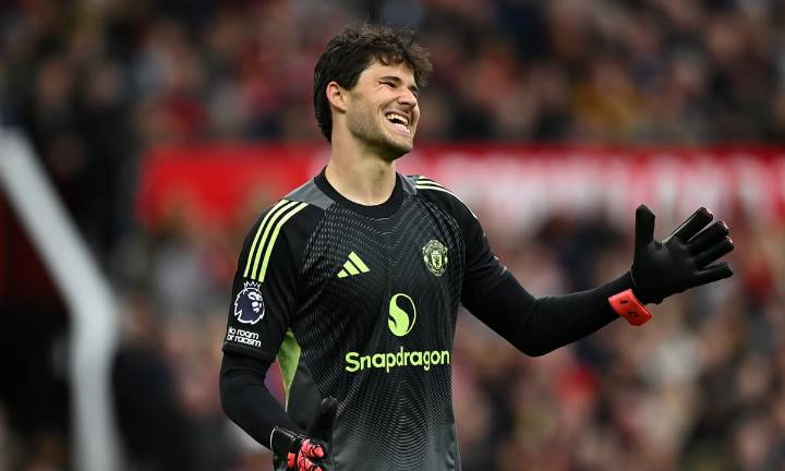 Manchester United: Altay Bayindir reveals Senne Lammens relationship as 'fight' for No1 jersey intensifies