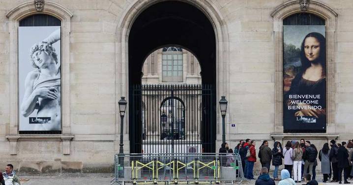 Robo relámpago y millonario al Louvre, se llevan botín de joyas de Napoleón