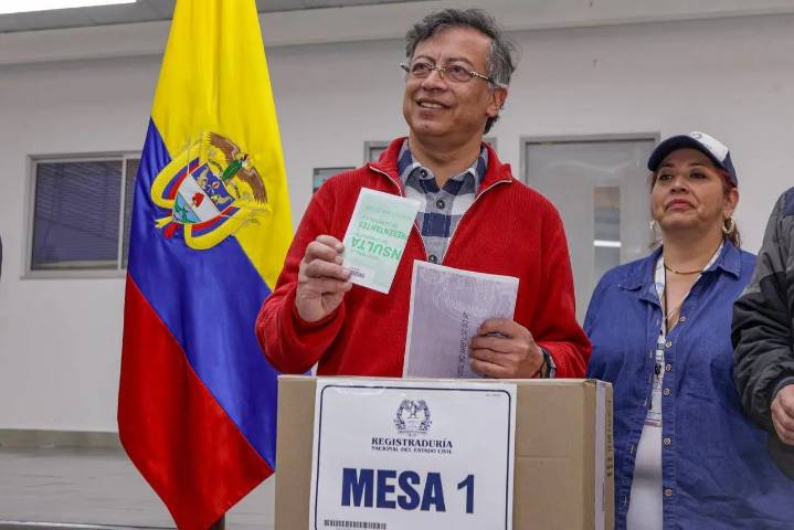 Petro denuncia fallas de la registraduría en consulta popular