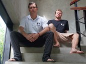 Los hermanos surfistas que abrieron un hotel en Mar del Plata y en poco tiempo se expandieron a tres países