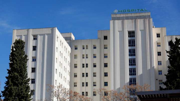 Cinco personas evacuadas al hospital tras el incendio de un restaurante en Granada