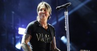 Keith Urban Returns to Stage With No Wedding Ring, Dumps Song About Nicole