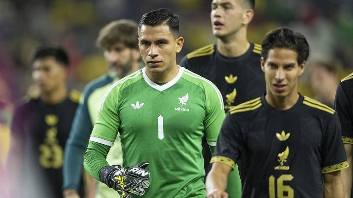 ¿Se abre la puerta para Memo Ochoa?; ningún portero de México tiene su puesto seguro para el Mundial