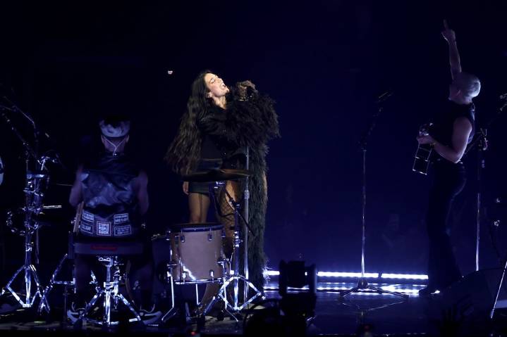 Dua Lipa Duets With ‘Personal Hero’ Gwen Stefani on a No Doubt Classic as She Wraps 4 Nights at L.A.’s Forum