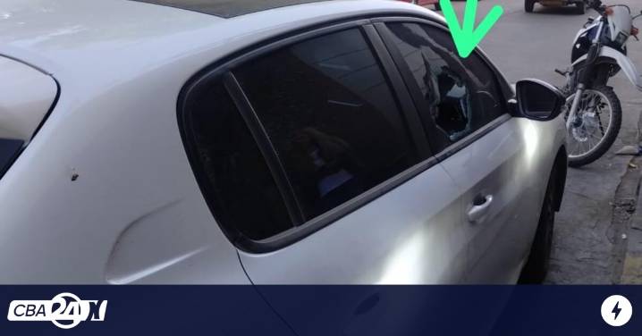 Violencia urbana: rompió con una llave cruz la ventanilla de un auto que bloqueó su cochera