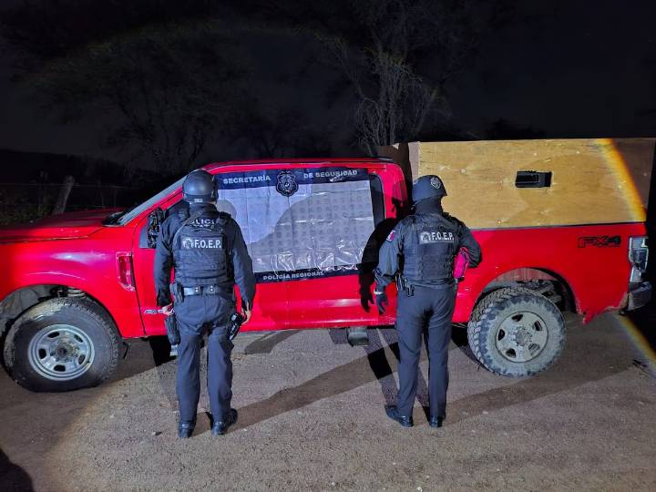 Aseguran camioneta con blindaje artesanal, ponchallantas y medio centenar de balas en Teocaltiche