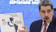 Maduro afirma que EU está inventando una guerra mientras se acerca un portaviones