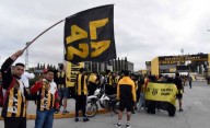 Ya salió la caravana de los hinchas detras del plantel Aurinegro