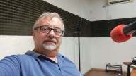“Las palabras pesan menos que las sillas que nadie suelta”