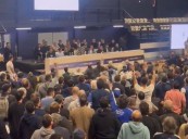 Malestar. Socios de Gimnasia arrojaron huevos y sillas contra la dirigencia durante una asamblea
