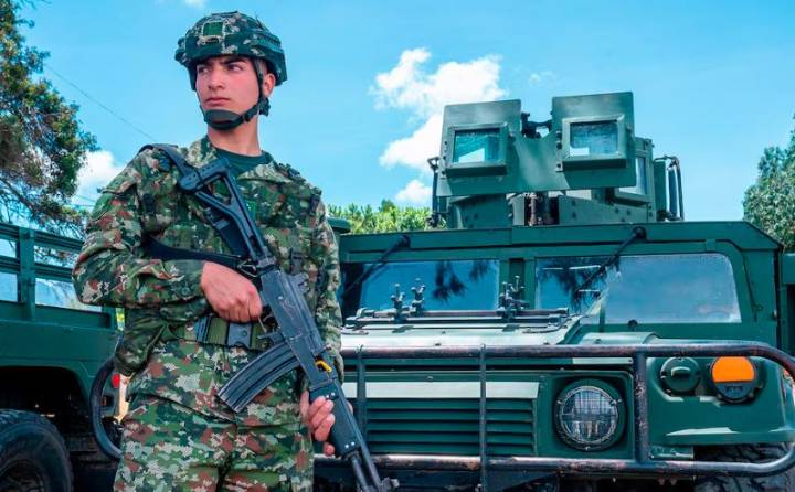 Desmantelada red de militares colombianos que vendía armamento venezolano a grupos criminales