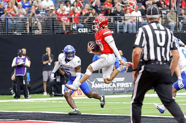 UNLV football stays perfect: Colandrea's last-minute heroics sink Air Force 51