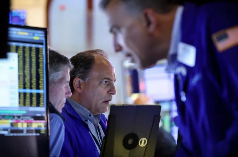 Bonos argentinos suben y el dólar se desploma antes del encuentro entre Milei y Trump