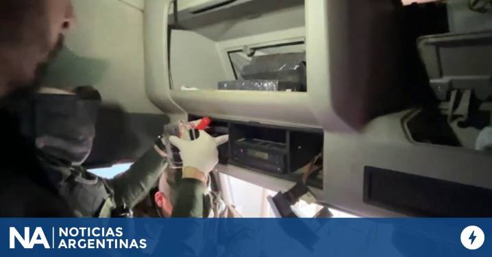 Un camionero fue detenido por contrabandear casi 11 kilos de cocaína y pastillas de opioides