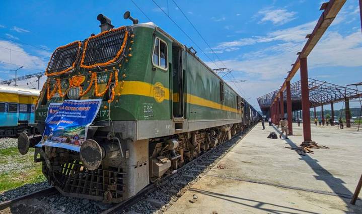 1st freight train carrying industrial salt from Gujarat reaches Kashmir