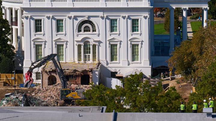 Trump reveals renovated Lincoln Bathroom at the White House