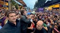 Con incidentes, Javier Milei cerró su visita campaña en el norte del país y pidió "que tenga sentido este esfuerzo"