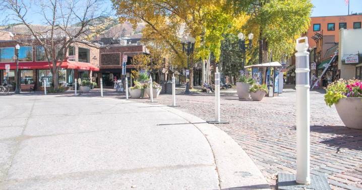 City to swap temporary mall barriers for permanent bollards
