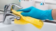 Dejá tu grifería reluciente y como nueva con esta mezcla casera muy fácil de hacer y sin gastar de más