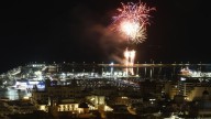El cielo de Alicante se viste de luz por el 9 d'Octubre