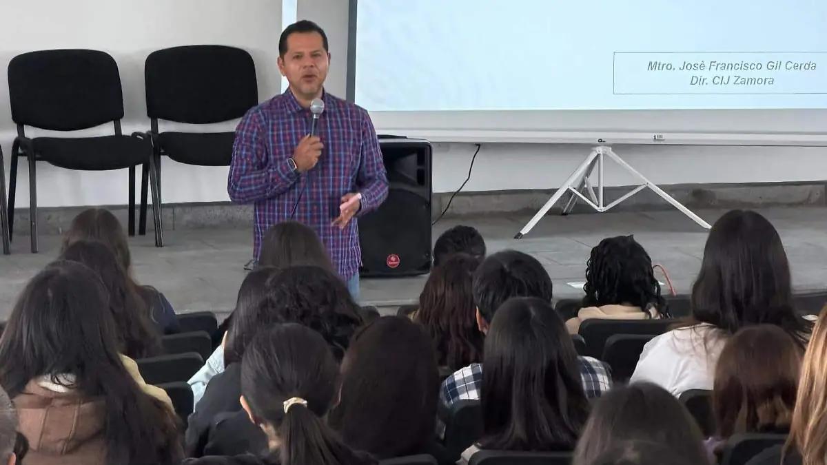 Ofrecen charla de salud mental a alumnos de la UMSNH
