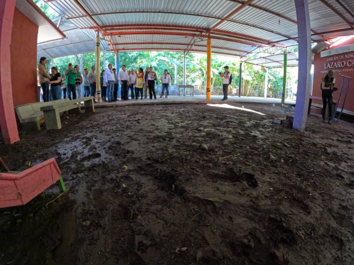 Gobierno estatal y SEP realizan recorrido en escuelas de la Huasteca