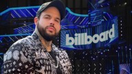Emiliano Aguilar despotrica contra los Latin Billboard 2025: "estaba sentado en las escaleras, ni asiento me dieron"